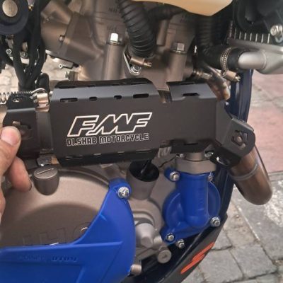 مشخصات فنی: جنس: آلومینیوم با روکش رنگ الکترواستاتیک سازگار با: KTM، GasGas، Husqvarna و اکثر موتورهای اندرو و کراس برند: DI.SHAB طراح و تولیدکننده: Lavazemkhas.ir نصب آسان و بدون نیاز به برش یا تغییر