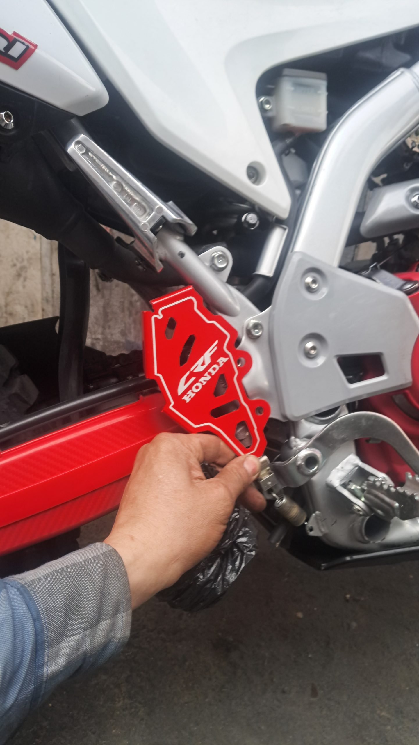 : محافظ پمپ ترمز عقب هوندا CRF L و CRF Rally - تصویر 5
