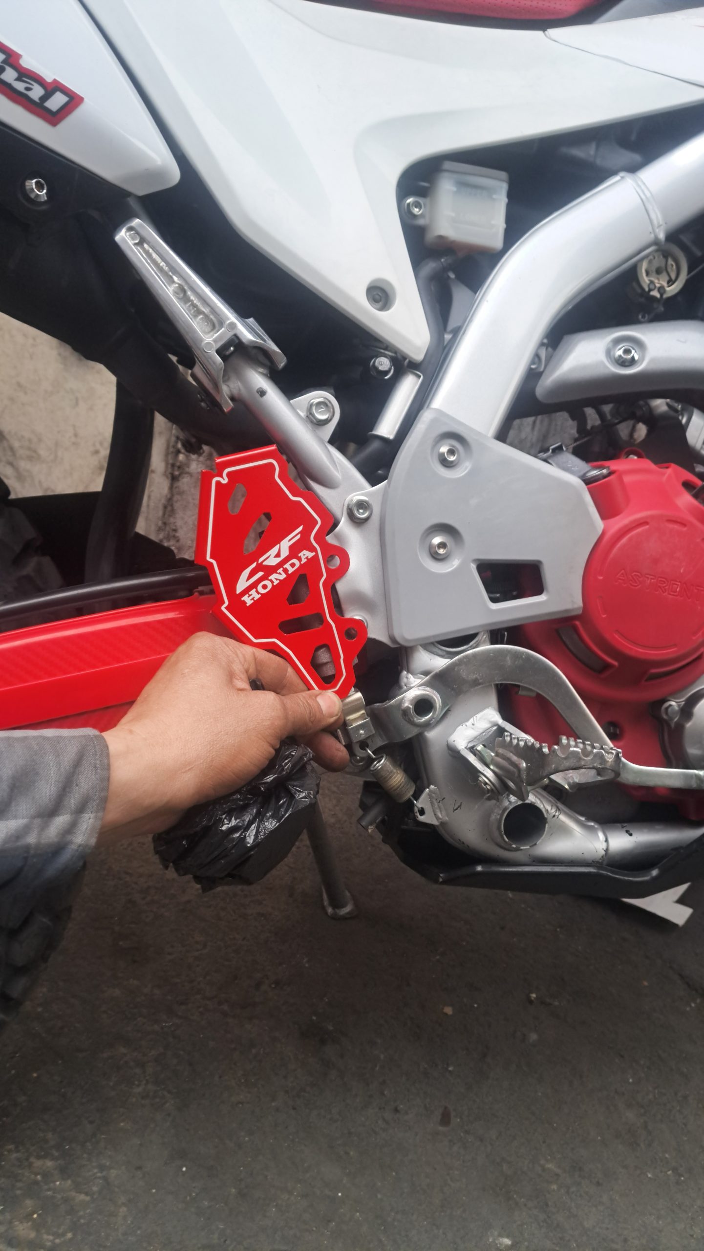 : محافظ پمپ ترمز عقب هوندا CRF L و CRF Rally - تصویر 3