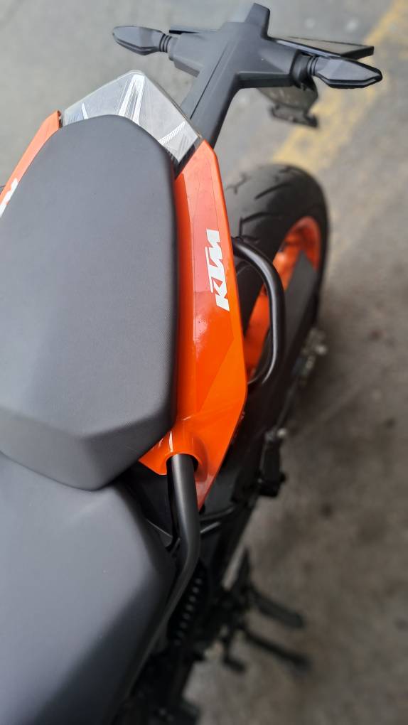 دستگیره عقب و پروتکشن صندلی KTM Duke | طراحی اسپرت و محافظتی - تصویر 4